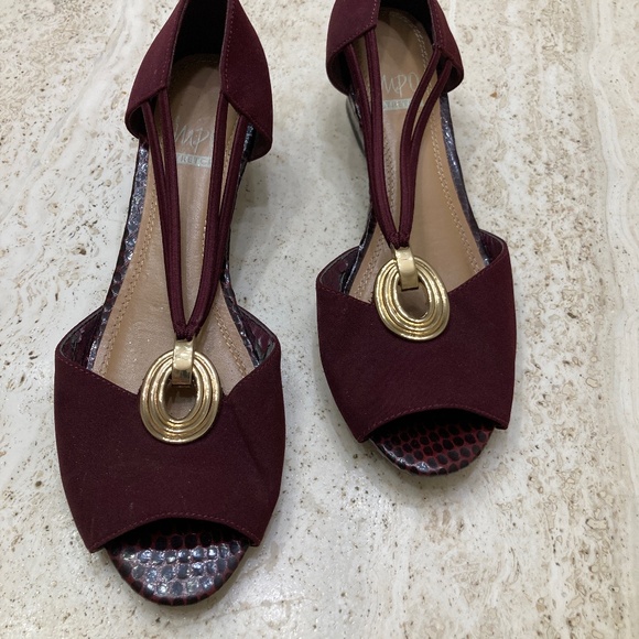 Impo Stretch Burgundy Wedges Size 8 1/2M Heel Height 2 Inches - Picture 1 of 8